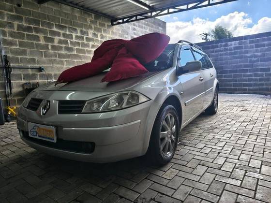 RENAULT MEGANE 1.6 DYNAMIQUE 16V FLEX 4P MANUAL RENAULT MEGANE 1.6 DYNAMIQUE 16V FLEX 4P MANUAL